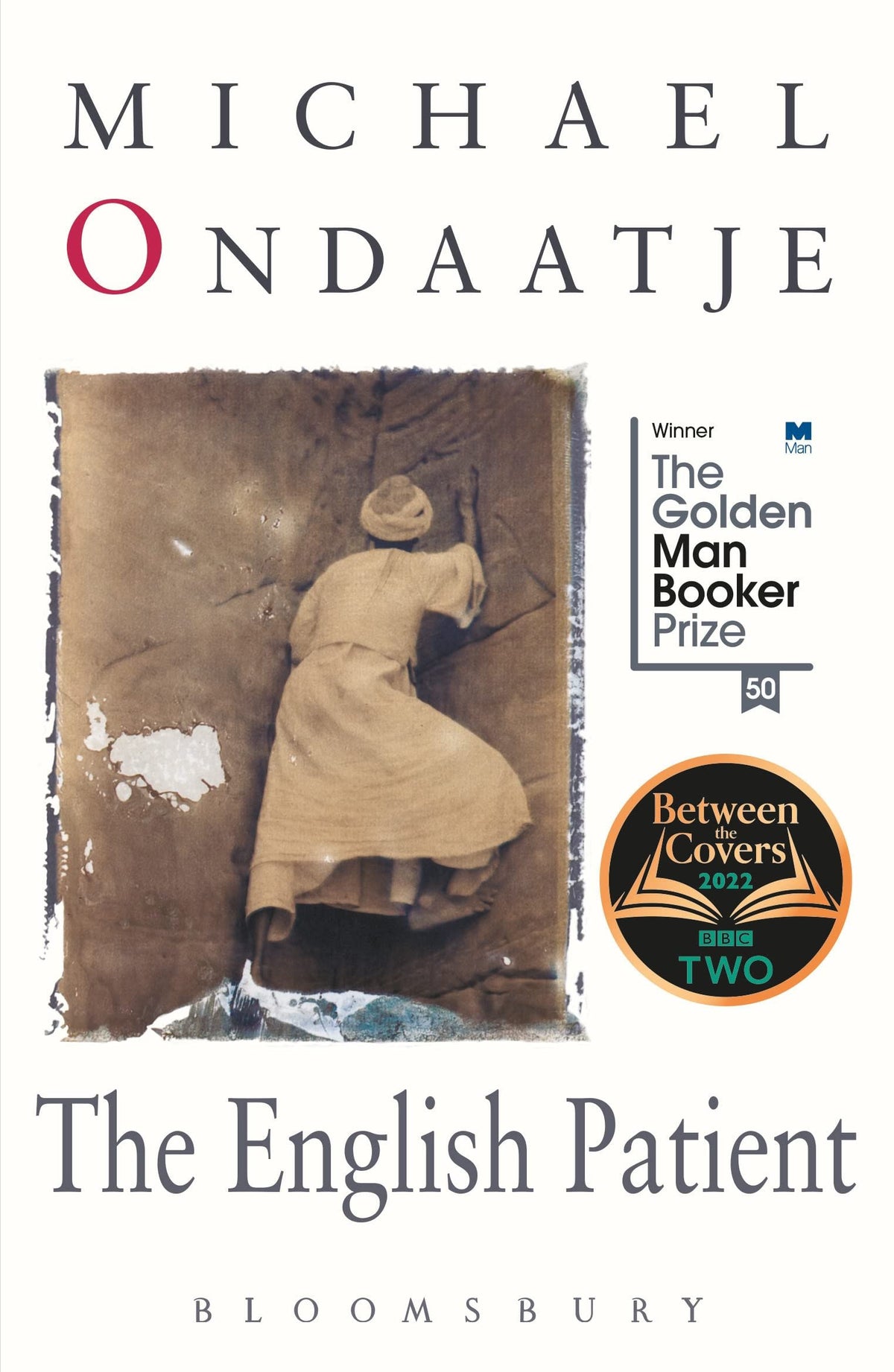 Book cover of 'The English Patient' by Michael Ondaatje with a photograph of a person in a dress.