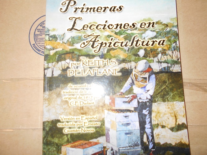 Primeras Lecciones En Apicultura: Spanish Edition by Keith S. Delaplane