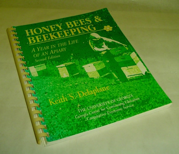 Honey bees & beekeeping: A year in the life of an apiary by Keith S Delaplane