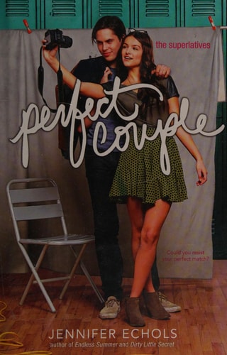 Book cover of 'The Superlatives: Perfect Couple' by Jennifer Echols featuring a couple posing in front of lockers.