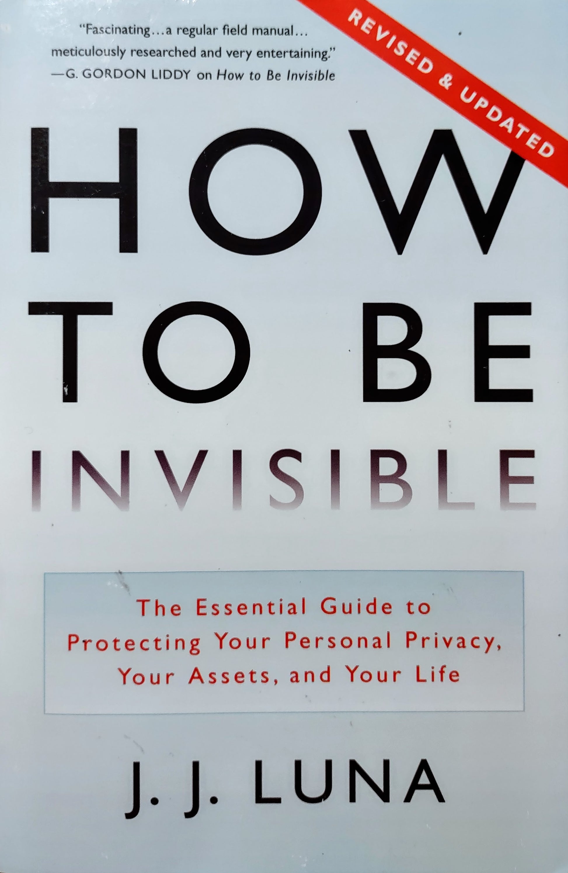 Book cover of 'How to Be Invisible' by J. J.
