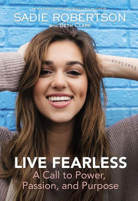 Book front cover of book 'Live Fearless: A Call to Power, Passion & Purpose [ISBN: 9781400309399]' by Sadie Robertson with Beth Clark, featuring the author smiling with her hands on her head.