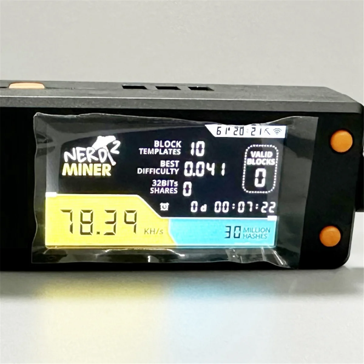 Close-up of the integrated LCD screen on the Nerd Miner V2.0 displaying a live 78.39 KH/s hash rate.