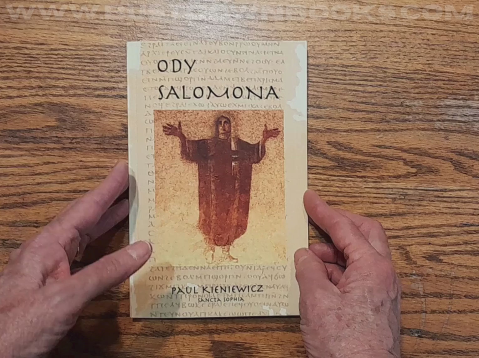 Product walkthrough video of "Ody Salomona": A 360-degree view showing the entire papyrus-style book with spine, back cover, and interior Polish gnostic text, flipping through pages.